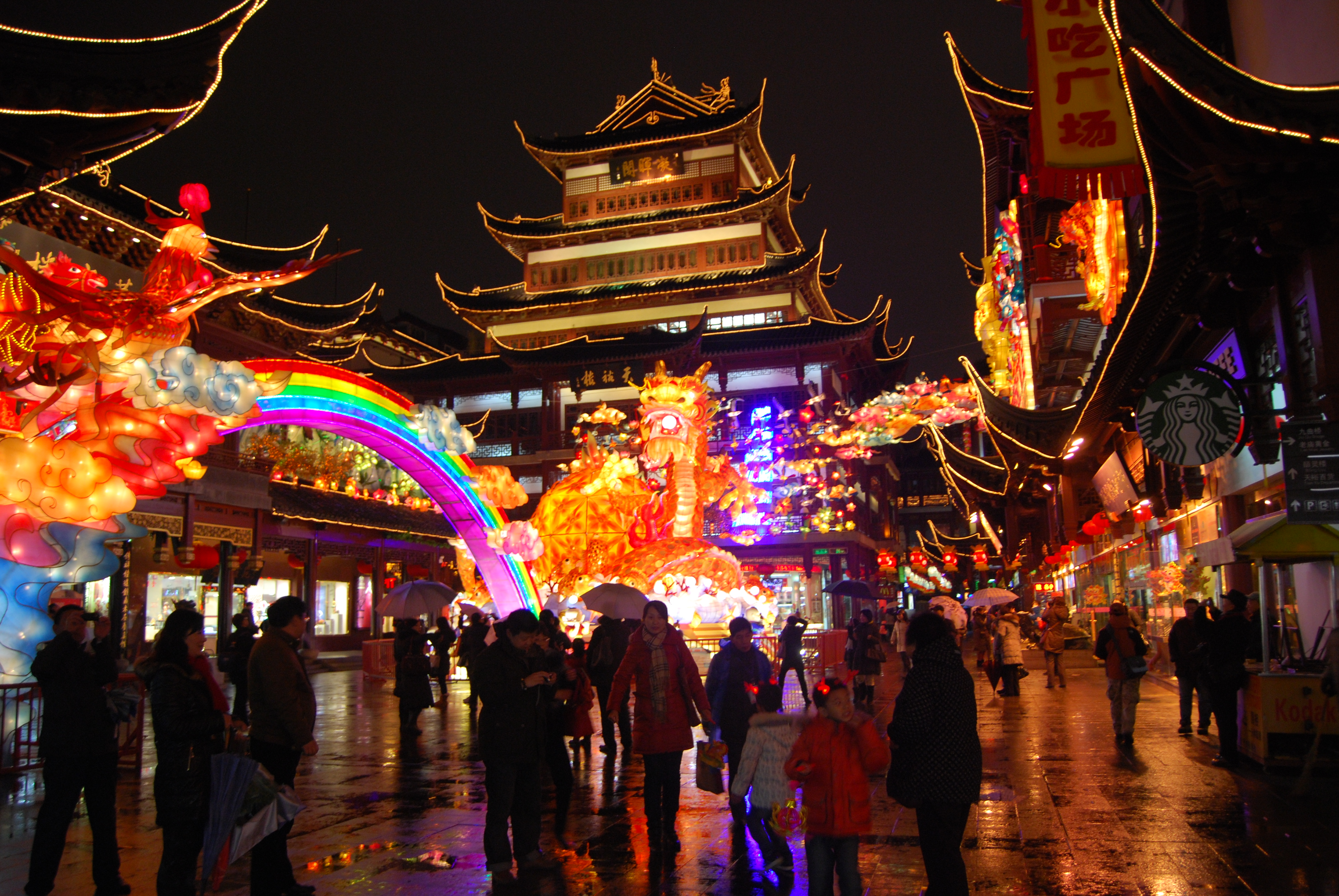 New beijing. Праздник фонарей Юаньсяоцзе в Китае. Китайский новый год. Китайский новый год в Пекине. Новогодняя ночь в Китае.