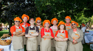 University leaders and deans serve up an Opening Weekend picnic.