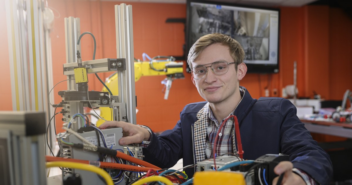 Ian Kennedy to begin career in robotics after graduating from BGSU