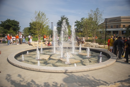 Schmeltz Family Fountain at the Alumni Gateway