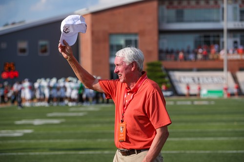 Olympian Dave Wottle waves to the crowd