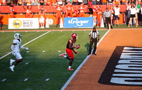 A BGSU football player scores a touchdown