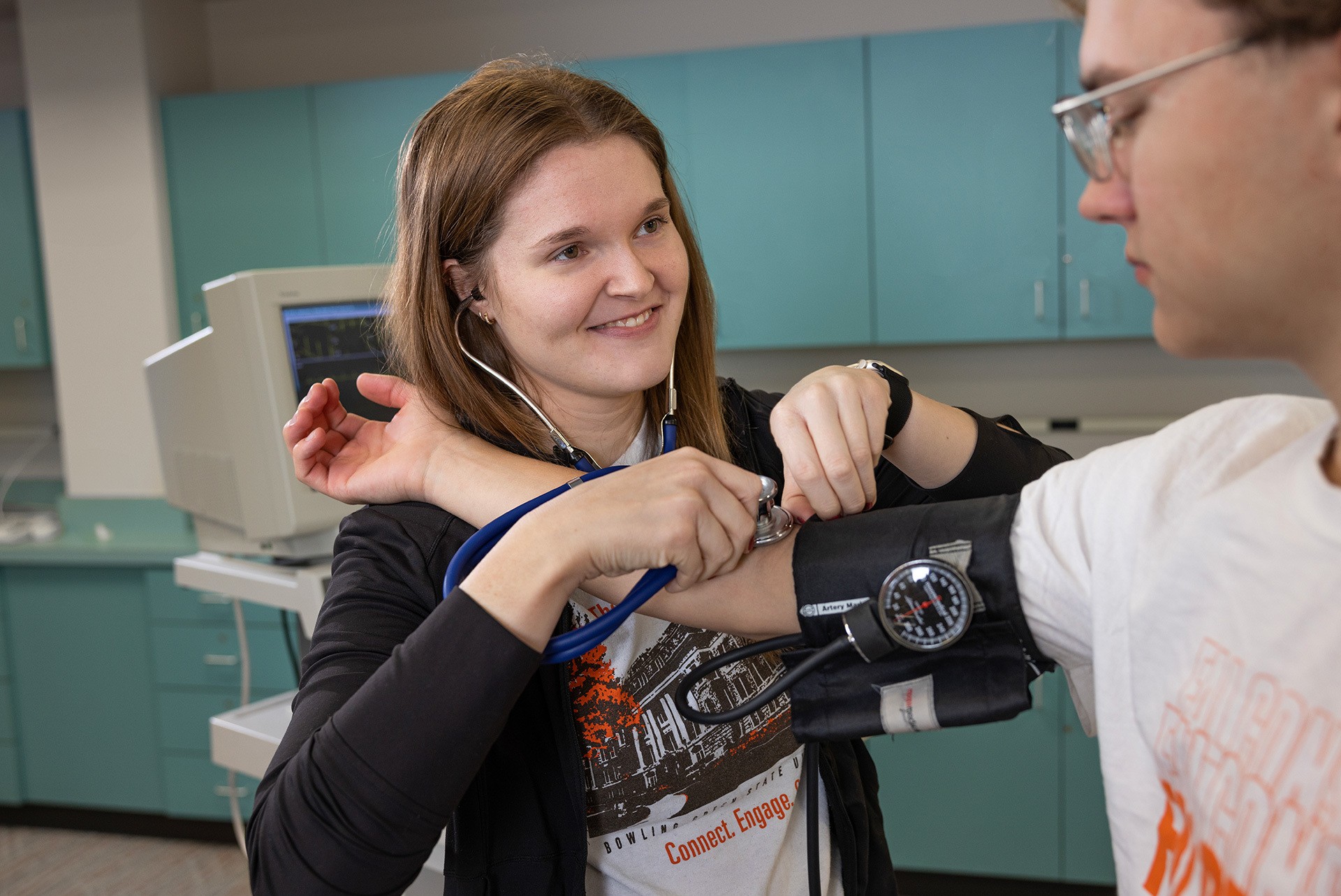 A student checks a patient's blood pressure.