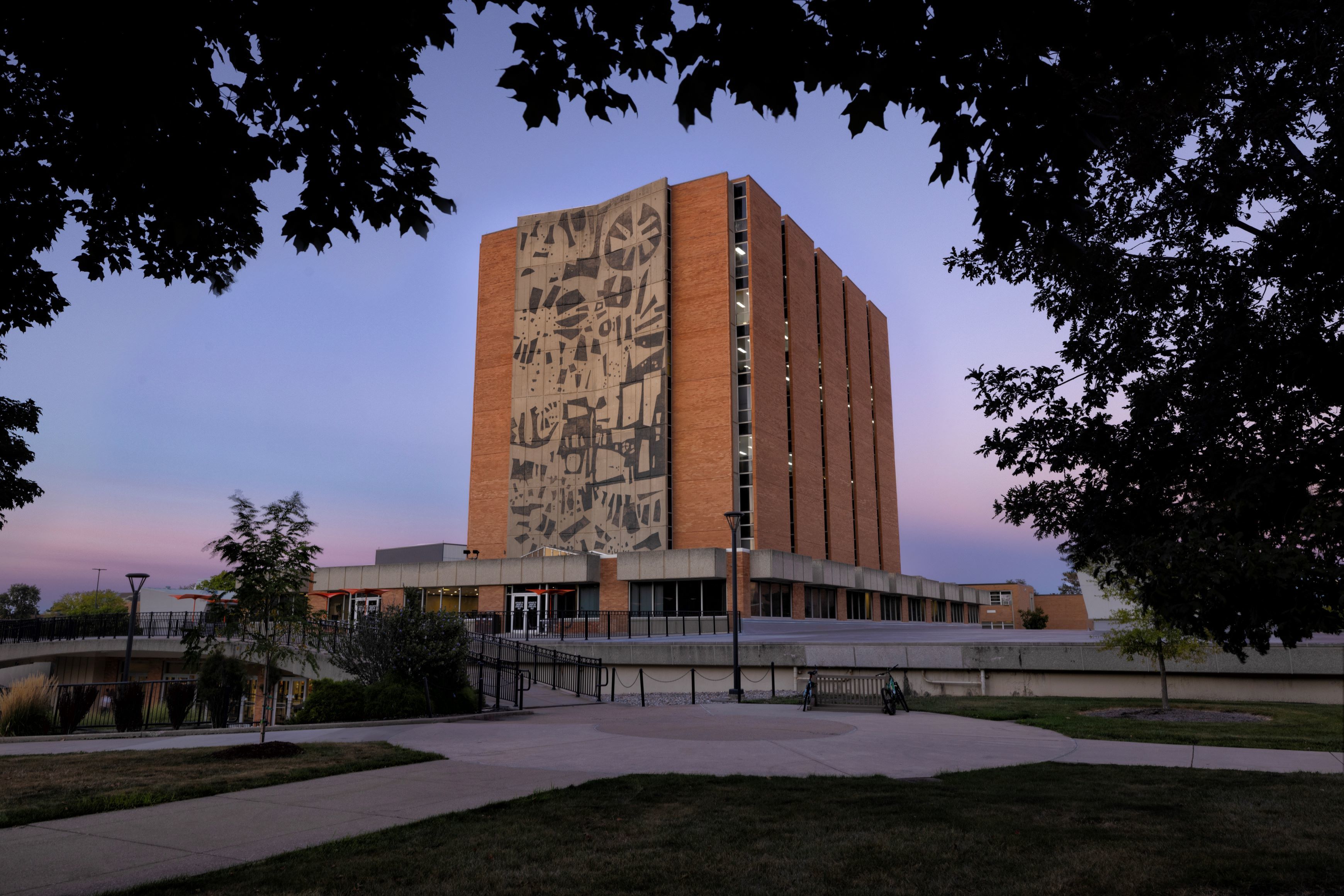 Building-size mural on BGSU campus