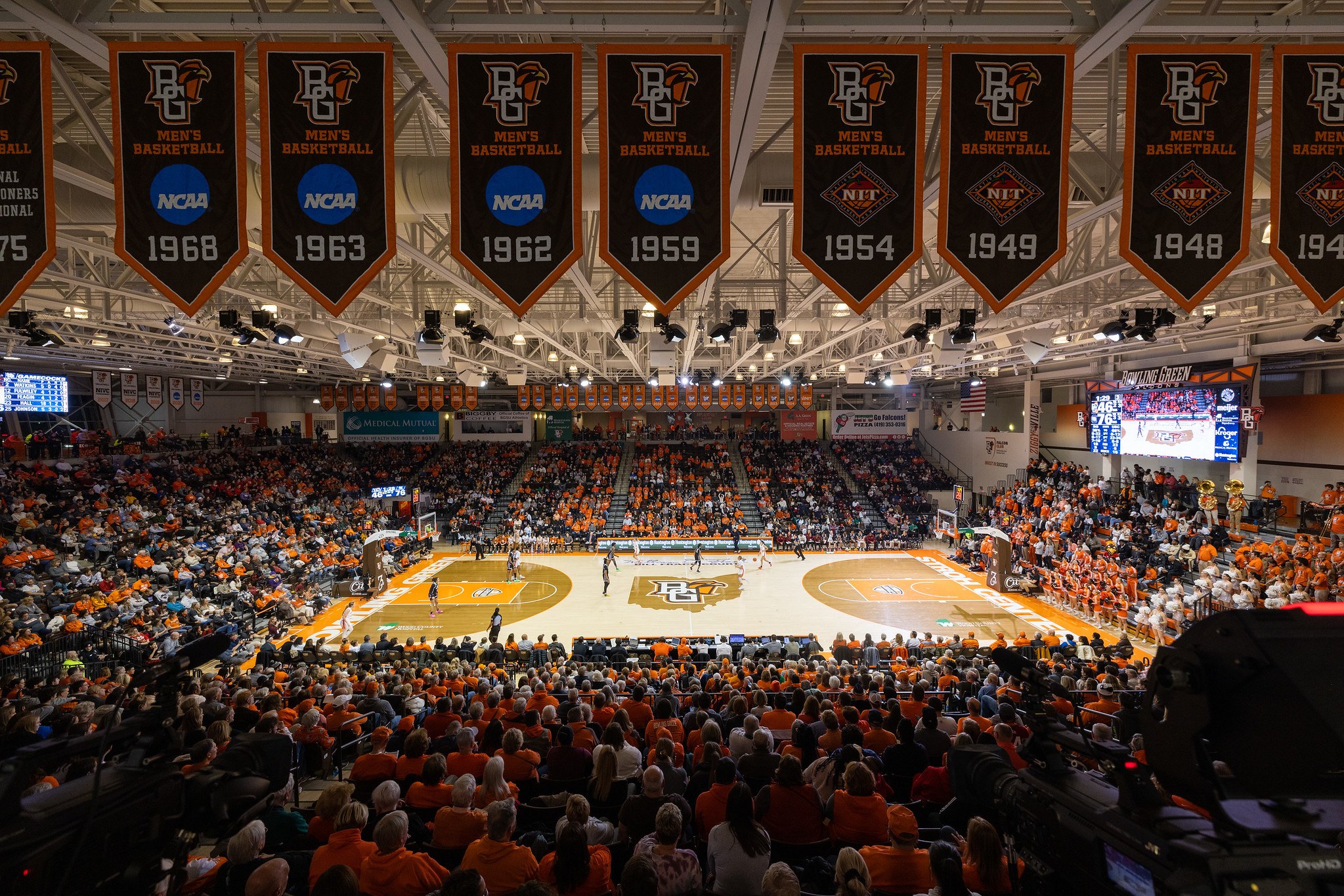 A packed crowd watches the BGSU Women's Basketball team in the Stroh Center.